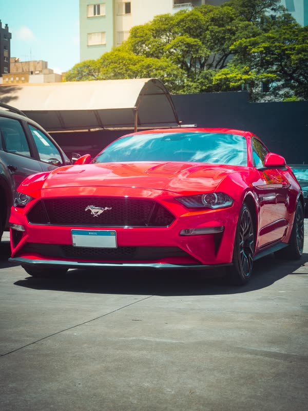 Ford Mustang vermelho